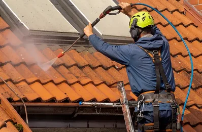 Démoussage et hydrofuge de toiture à Compolibat